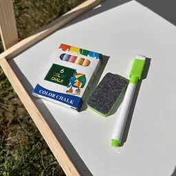 Двосторонній дерев'яний мольберт Tree Toys для дітей 3+ рочки з маркерами крейдою і губкою Дитяча дошка для малювання та навчання - мініатюра 6