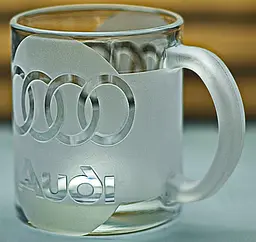 Скляна чашка Audi 320 мл з гравіюванням Подарунок автолюбителю кружка для чаю та кави з логотипом авто Ауді та  легендарний слоган - мініатюра 8
