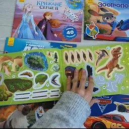 Серія яскравих книг із наклейками та героями Дісней-студії. ЛП837002У Дорі - мініатюра 4