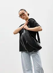 Жіноча шкіряна сумка бананка Sambag Urban Laptop чорна 46 × 26 см (51411101) - мініатюра 6