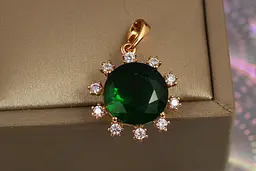 Кулон Xuping Jewelry сонечко із зеленим камінням 1.7 см золотистий