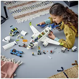Конструктор LEGO City Пасажирський літакт, 913 деталей (60367) - мініатюра 8
