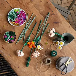 Конструктор LEGO Botanicals Букет квітів 756 деталей (10280) - мініатюра 6