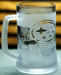 Пивний кухоль Subaru Субару 660 мл з гравіюванням Подарунок автолюбителю  Келих з логотипом авто та легендарний слоган - мініатюра 2