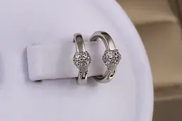 Сережки кільця Хuping Jewelry гладкі з гайкою з камінців посередині 10 мм сріблясті - мініатюра 2
