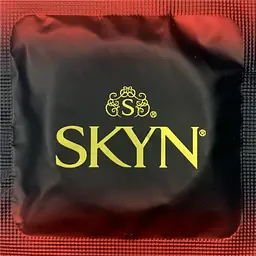 Набір Skyn Infiniti love: Презервативи безлатексні 24 шт. + Неонові кубики з позами для сексу (ROZ6400230349) - мініатюра 8