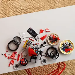 Конструктор LEGO Technic Мотоцикл Ducati Panigale V4 S 1603 деталі (42202) - мініатюра 5