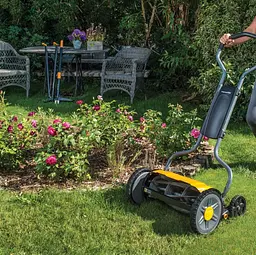 Механічна газонокосарка Fiskars StaySharp ™ Plus Reel Mower 113872 (1015649) - мініатюра 2
