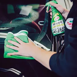Універсальний очисник скла та пластику салону Turtle Wax Dash & Glass Cleaner Quick & Easy 500 мл (52803) - мініатюра 5