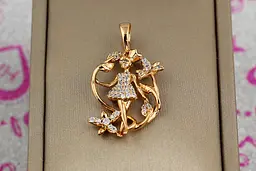 Кулон Xuping Jewelry прогулянка у яблуневому саду 2.5 см золотистий