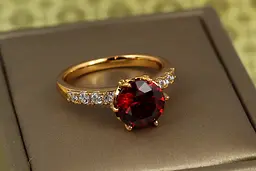 Кільце Xuping Jewelry зерно граната з червоним каменем р 17 золотисте