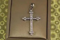 Хрестик Xuping Jewelry фіанти в оправі в центрі великий камінь 3,3 см сріблястий