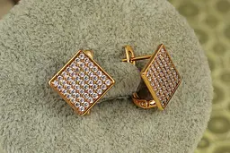 Сережки Xuping Jewelry ромб у камінчиках 1,5 см золотисті - мініатюра 2
