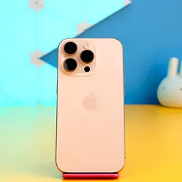 Смартфон Apple iPhone 16 Pro 256GB Desert Titanium (MYNK3) Б/У [173281]