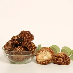 Капелюшки Amanita store мухомора королівського сушені