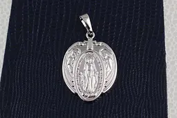 Ладанка Xuping Jewelry овальна Иисус з ангелами 2.9 см срібляста