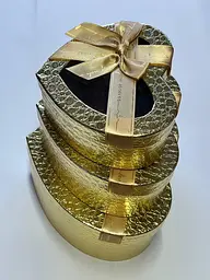 Набір подарункових коробок у формі серця 3 шт золотисті з бантом коробки для подарунків та квітів - мініатюра 3