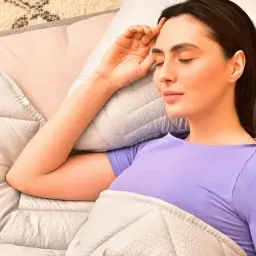Подушка Ideia Nordic Comfort+ чохол зі стібкою антиалергенне волокно 70х70 см сіра (8-34695*002) - мініатюра 9