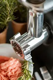 М'ясорубка електрична з тертками Adler AD 4813 (2000 Вт, 1 кг/хв, насадка для ковбасок, нержавіюча сталь) - мініатюра 7