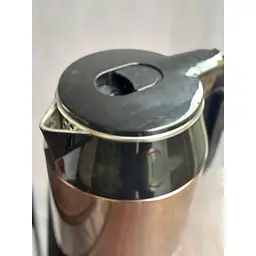 Електрочайник з нержавіючої сталі Grunhelm EKS-1859SD дисковий 1.8л 1500 Вт Бежевий/Чорний - мініатюра 3