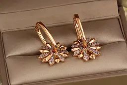 Сережки Xuping Jewelry Жоржина зі зйомними квітками 3 см золотисті - мініатюра 2