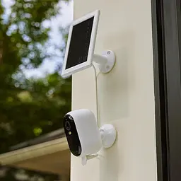 Зарядний пристрій для сонячних панелей Arlo Essential (2-го покоління) - сертифікований аксесуар Arlo - Працює з вуличною камерою - мініатюра 5