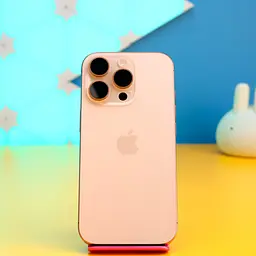 Смартфон Apple iPhone 16 Pro 256GB Desert Titanium (MYNK3) Б/У [177050]