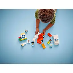Конструктор LEGO DUPLO Town Швидка допомога та водій 19 деталей (10447) - мініатюра 4