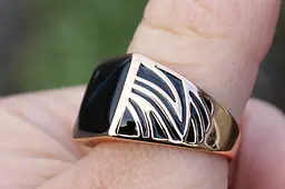 Печатка Xuping Jewelry 19 р квадратна з чорним покриттям золотиста - мініатюра 3