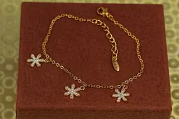 Браслет Xuping Jewelry з підвісками три квіточки 17 см подовжувач 3 см золотистий