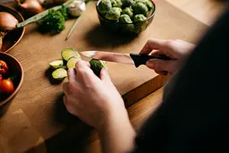 Набір кухонних ножів для овочів Fiskars Essential 3шт (1065584) - мініатюра 5