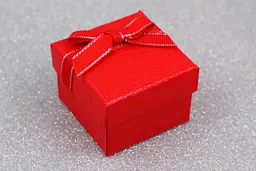 Подарункова коробочка червона переплет для кільця або сережок квадратна 4,5*4,5*3