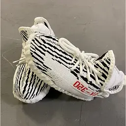 Іграшка для собак Yeezy Boost 350 кросівок зі шнурками з пискавкою, білий Multibrand zoo0006150 - мініатюра 2