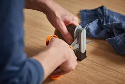 Точило для ножиць Fiskars Functional Form Чорно-сіре 1000812 - мініатюра 3