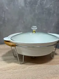 Керамічна кругла форма для запікання зі скляною кришкою та металевою підставкою сервірувальний для гарячих страв 1.4 л (3367) - мініатюра 3