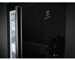 Холодильник Electrolux з нижн. мороз., 201x60х66, холод.відд.-244л, мороз.відд.-94л, 2дв., E, Combi, інв., диспл внутр., зона св-ті, чорний (скло) - мініатюра 3