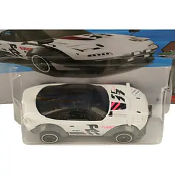 Базова машинка Hot Wheels HW Dream Garage Mazda MX-5 Miata біла (5785) JJJ02-N521 - мініатюра 2