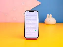 Смартфон Apple iPhone 13 128 ГБ рожевий (MLPH3) б/в [175304] - мініатюра 3