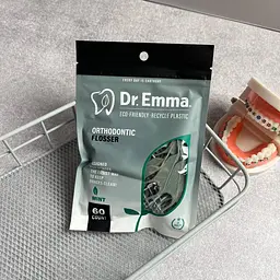 Зубна нитка на тримачі Dr.Emma Orthodontic flosser для брекетів (чорна), 60 шт