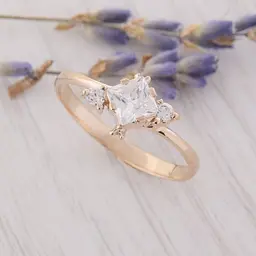 Каблучка з жовтого золота з фіанітами 19 K-0209