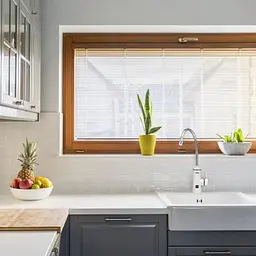 Водонагрівач Zanussi Smart Tap проточний 3 кВт вертикальне розміщення на раковину/стільницю (SMARTTAP) - мініатюра 2