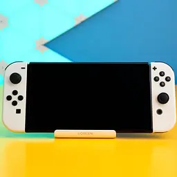 Портативна ігрова консоль Nintendo Switch OLED with White Joy-Con Б/У [172752]