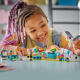 Конструктор LEGO Friends Костюмована вечірка з єдинорогом і феєю 261 деталь (42661) - мініатюра 12