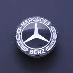 Емблема для Mercedes 52 мм пластикова скотч на капот.
