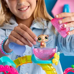 Ігровий набір Фабрика Розваг Littlest Pet Shop 00519 аксесуари та 2 фігурки, фабрика - мініатюра 6