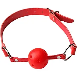 Червоний дихаючий БДСМ-кляп із кулькою Mouth Ball — регульований кляп-шарик із отворами для повітря