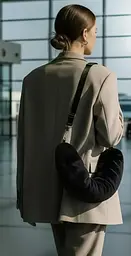 Подушка-чохол для ручної поклажі в літак Travel Pillow Bag 79×18 см, з ремінцями, чорна - мініатюра 5