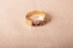 Каблучка LOVE з жовтого золота з фіанітами K-0156 - мініатюра 7