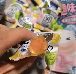 Жувальні цукерки Xingqitian Fruity Soda Gummy Candy with 3D Animal Surprise 60г - мініатюра 6