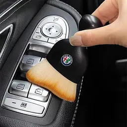 Щітка з логотипом Alfa Romeo для чищення салону автомобіля - мініатюра 2